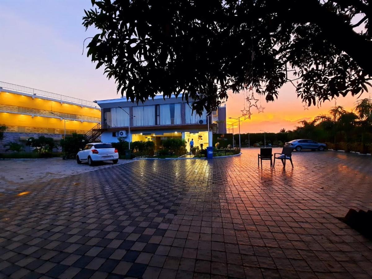 Carina Retreat Resort Sasan Gir Bagian luar foto