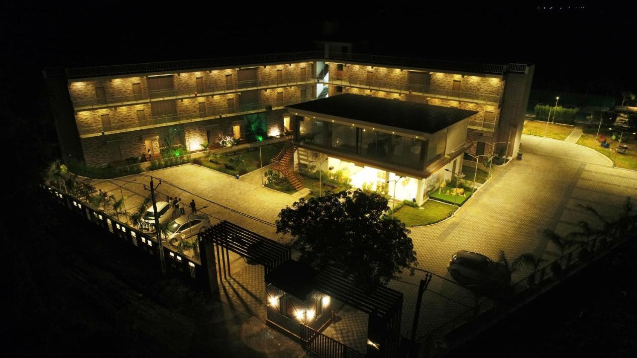 Carina Retreat Resort Sasan Gir Bagian luar foto
